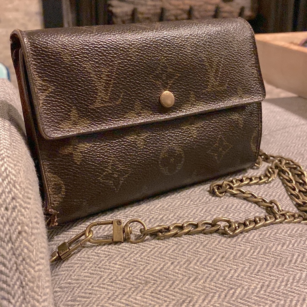 Authentic Louis Vuitton Alexandra Wallet on chain